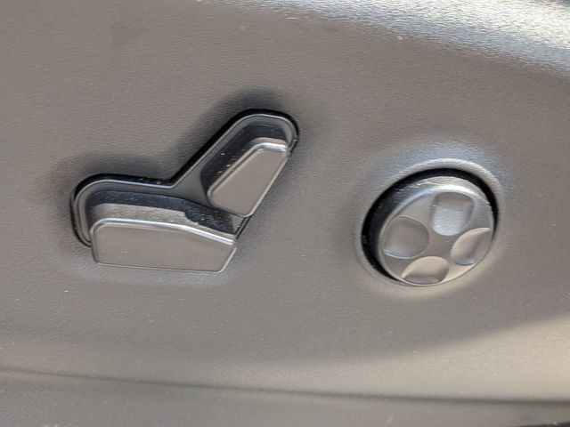 Used 2024 Chrysler Pacifica Touring-L FWD image 21