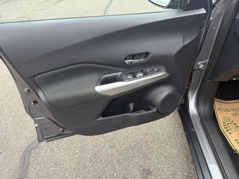 Used 2019 Nissan Kicks SV FWD image 12