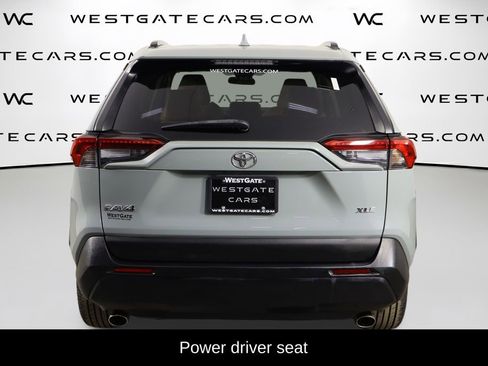 Used 2021 Toyota RAV4 XLE Premium image 4