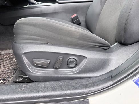 Used 2019 Toyota Camry LE FWD image 11
