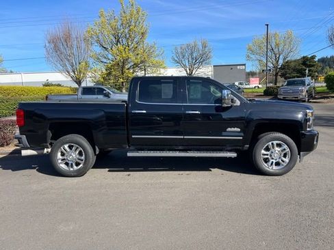 Used 2015 Chevrolet Silverado 2500 High Country w/ Duramax Plus Package image 8