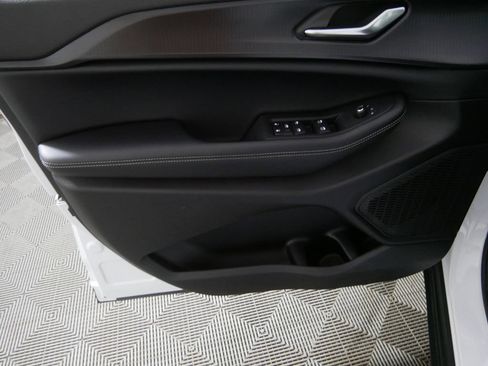 Used 2025 Jeep Grand Cherokee Altitude AWD/4WD image 14