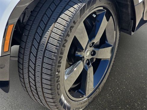 New 2025 Land Rover Defender 130 X-Dynamic SE image 34