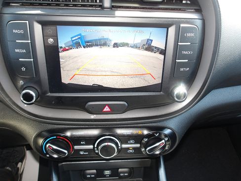 Used 2023 Kia Soul LX w/ LX Technology Package FWD image 18