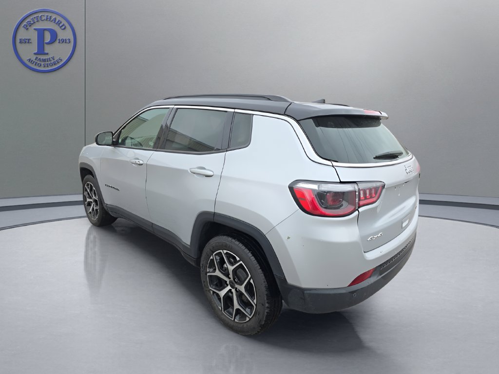 Used 2025 Jeep Compass Limited AWD/4WD image 5