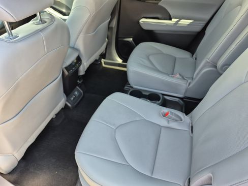 Certified 2026 Toyota Highlander Limited AWD/4WD image 27
