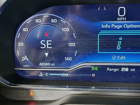 Used 2023 Chevrolet Suburban Premier image 19