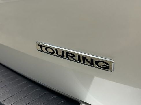 New 2026 Honda Odyssey Touring image 7