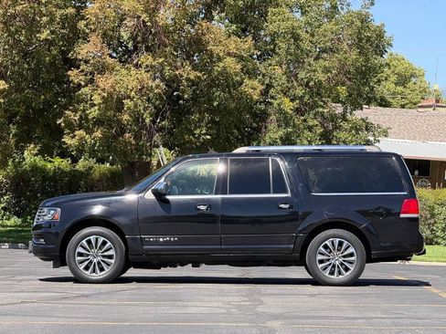 Used 2017 Lincoln Navigator L Select AWD/4WD image 2