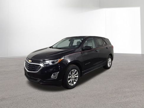 Used 2021 Chevrolet Equinox LS w/ LS Convenience Package image 2