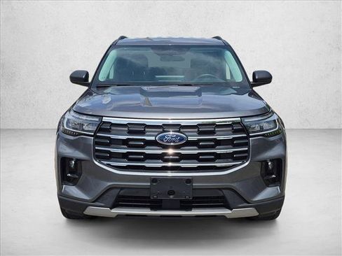 Used 2025 Ford Explorer Active w/ Active Comfort Package RWD image 2