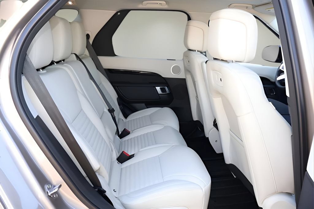 New 2026 Land Rover Discovery S AWD/4WD image 16