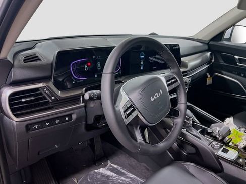 New 2025 Kia Telluride S image 9