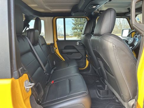 Used 2018 Jeep Wrangler Unlimited Sahara image 16