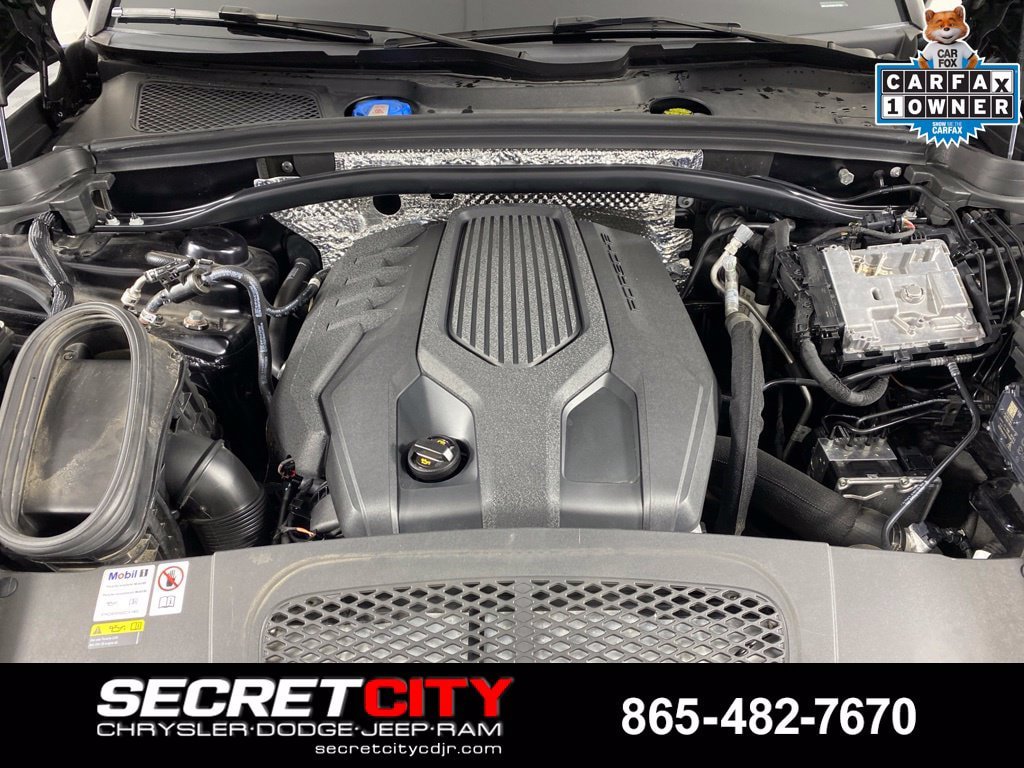Used 2023 Porsche Macan AWD/4WD image 32