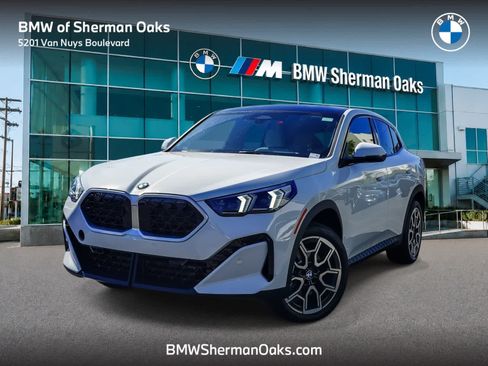 New 2026 BMW X2 xDrive28i w/ Technology Package AWD/4WD image 2
