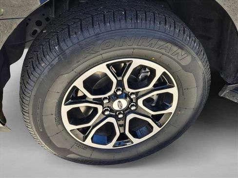 Used 2024 Ford Expedition Max XLT image 22