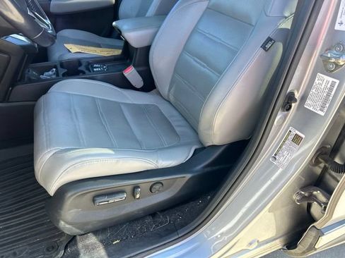 Used 2019 Honda CR-V Touring image 14