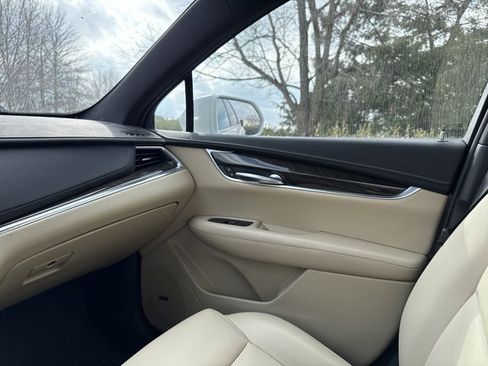 Used 2018 Cadillac XT5 AWD image 22