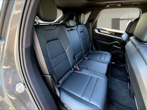 Used 2026 Porsche Cayenne AWD/4WD image 24