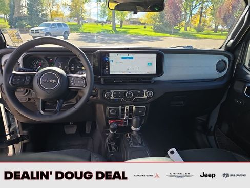 Used 2024 Jeep Wrangler Unlimited image 13