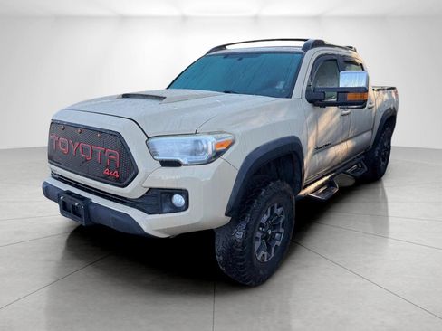 Used 2016 Toyota Tacoma TRD Off-Road w/ Premium & Technology Package AWD/4WD image 2