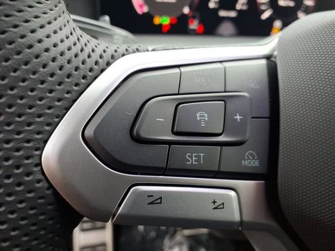 New 2026 Volkswagen Tiguan SE R-Line AWD/4WD image 14