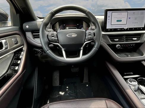 Used 2025 Ford Explorer Platinum RWD image 10