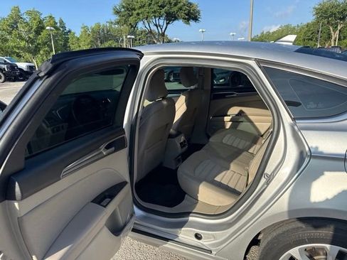 Used 2019 Ford Fusion SE FWD image 14