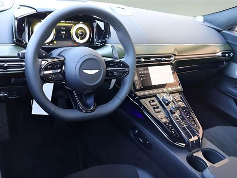 Used 2025 Aston Martin V8 Vantage Coupe image 15