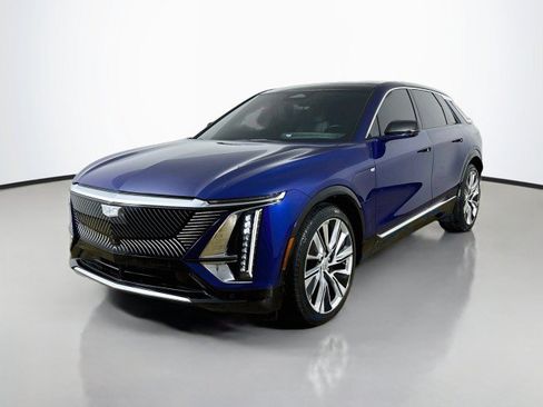 Used 2024 Cadillac Lyriq Luxury AWD/4WD image 3