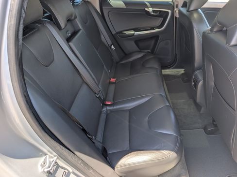 Used 2016 Volvo XC60 T5 Premier w/ Protection Package FWD image 5