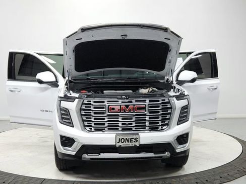 Used 2025 GMC Yukon XL Denali AWD/4WD image 10