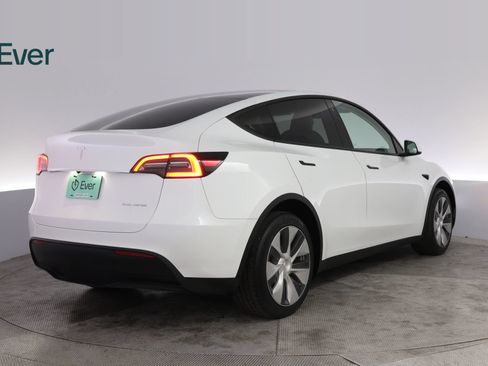 Used 2023 Tesla Model Y Long Range AWD/4WD image 3