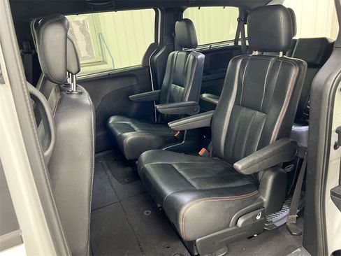 Used 2017 Dodge Grand Caravan GT image 23
