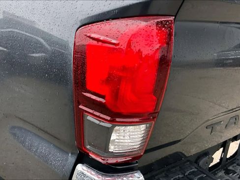 Used 2022 Toyota Tacoma SR5 RWD image 28
