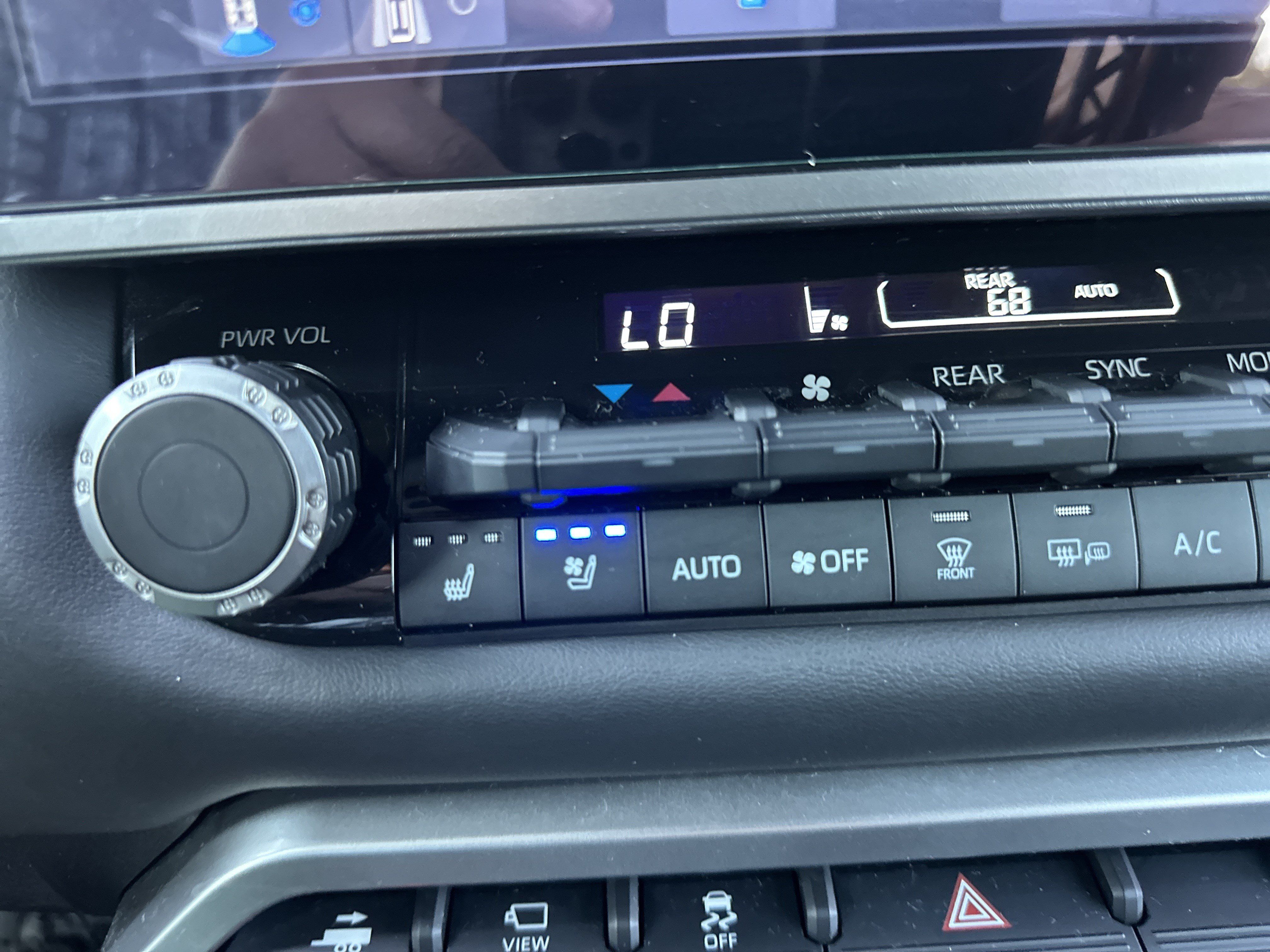 Used 2025 Toyota Sequoia Platinum AWD/4WD image 35
