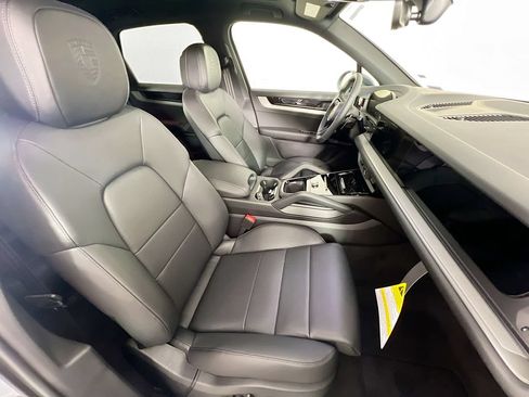 New 2026 Porsche Cayenne AWD/4WD image 30