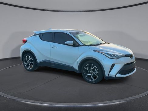 Used 2021 Toyota C-HR XLE FWD image 2