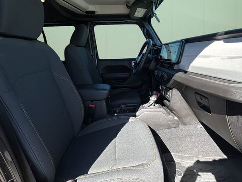 Certified 2024 Jeep Gladiator Sport image 40