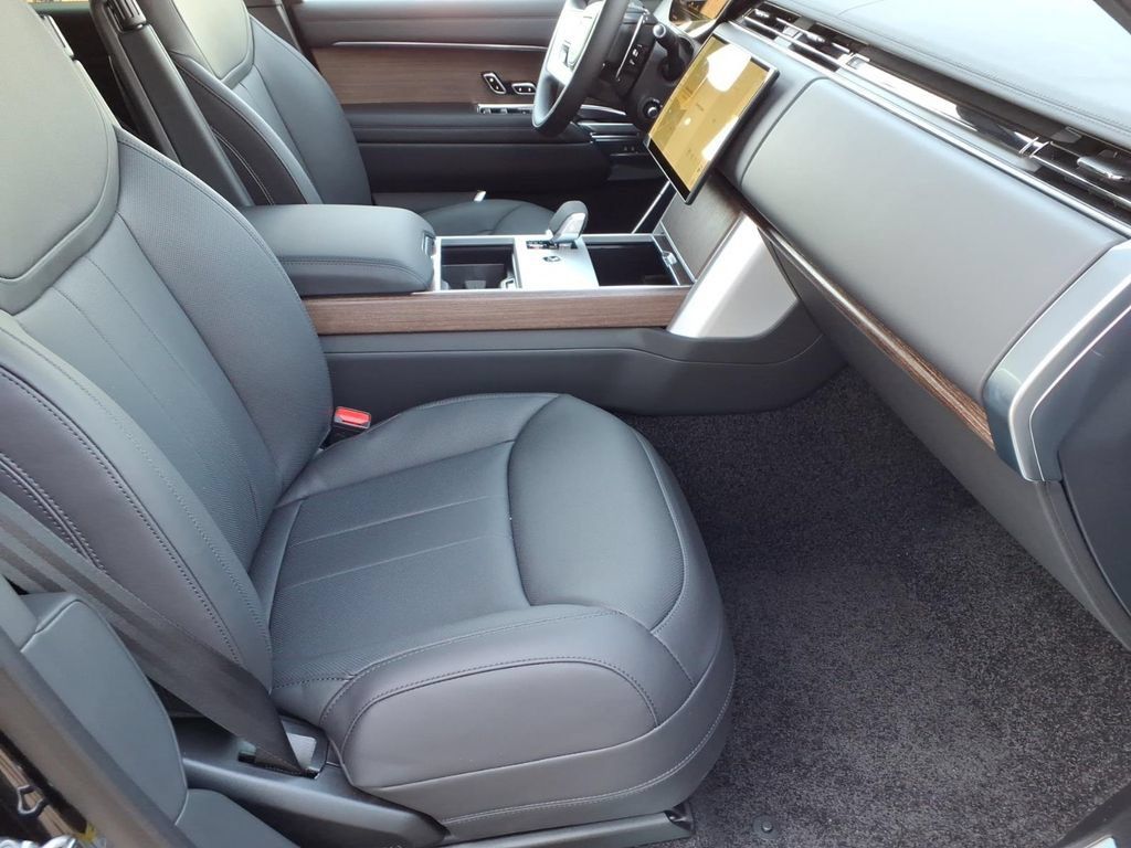 New 2026 Land Rover Range Rover SE AWD/4WD image 7