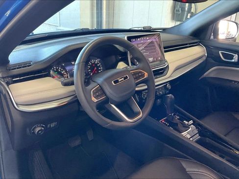 Used 2025 Jeep Compass Limited AWD/4WD image 4