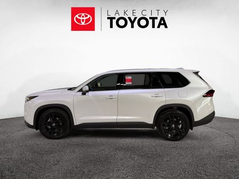 New 2026 Toyota Grand Highlander Platinum image 3