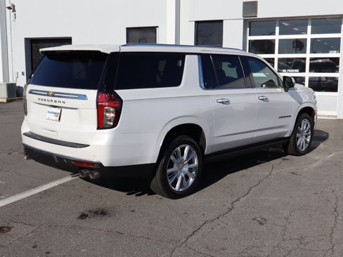 Used 2024 Chevrolet Suburban High Country w/ Premium Package image 10