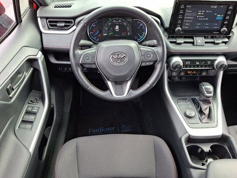 Used 2021 Toyota RAV4 SE image 12