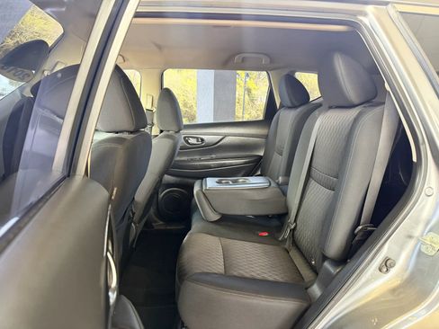 Used 2018 Nissan Rogue S image 21