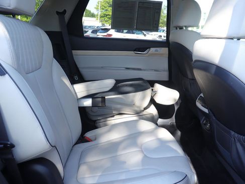 Used 2023 Hyundai Palisade Limited w/ Cargo Package image 24