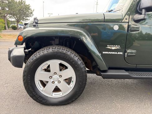 Used 2010 Jeep Wrangler Sahara AWD/4WD image 10