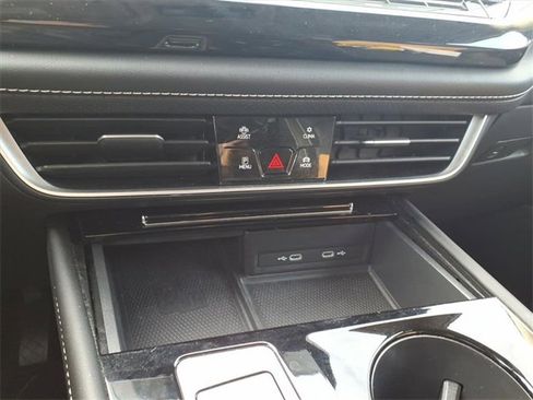 Used 2024 Volkswagen Atlas SE image 21