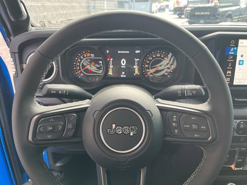 New 2025 Jeep Gladiator Sport w/ Premium Package image 11